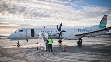 Flygtrafik. Flygplan på Umeå flygplats.