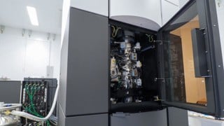 Elektronmikroskop vid Umeå Centre for Electron Microscopy.