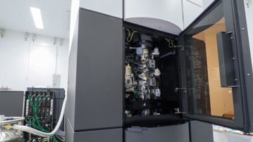 Elektronmikroskop vid Umeå Centre for Electron Microscopy.