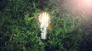 Miljövänlig lampa på marken