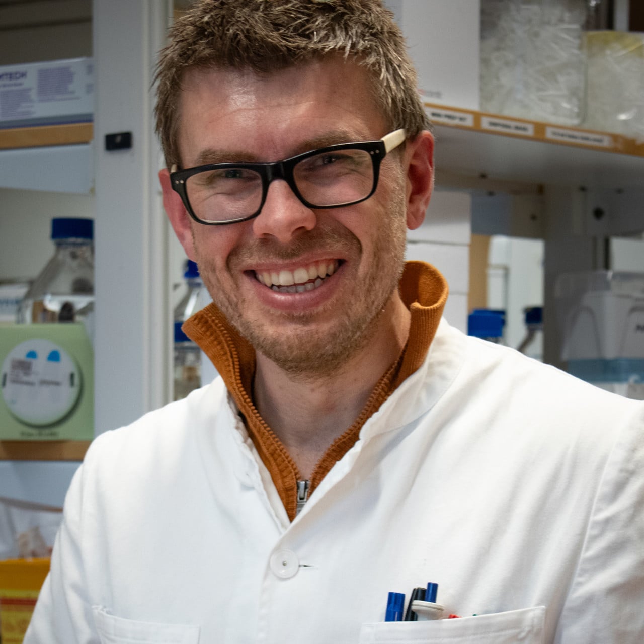 Andreas Kohler är biträdande lektor vid Institutionen för medicinsk kemi och biofysik.