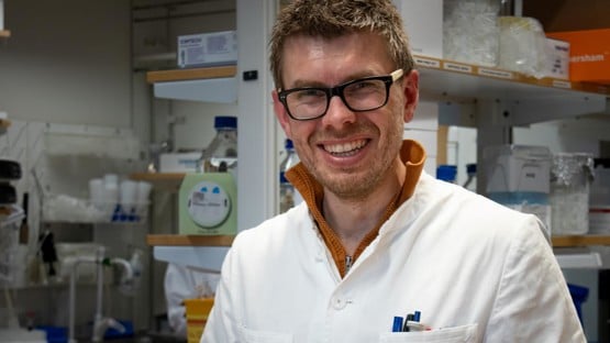 Andreas Kohler är biträdande lektor vid Institutionen för medicinsk kemi och biofysik.