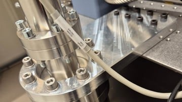CNC fräst aluminiumfäste för turbovakuumpump till laseruppställning