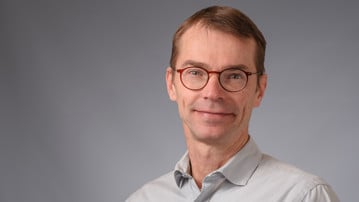 Universitetslektor, överläkare vid Institutionen för folkhälsa och klinisk medicin