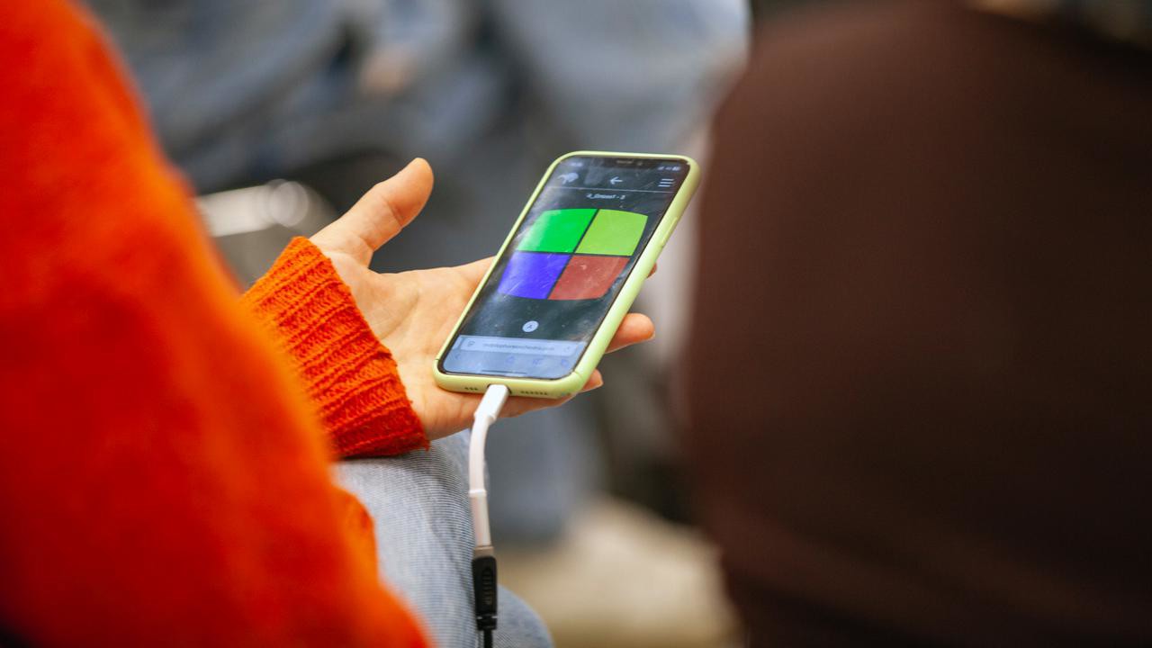 I Anders Lind projekt blir mobiltelefonen ett instrument