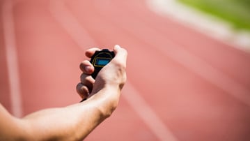 Hand holding a stopwatch on running tracks. Genrebild från Mostphotos.