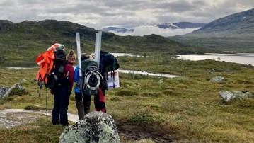 Fältarbete vid sjöar nära Abisko naturvetenskapliga station.