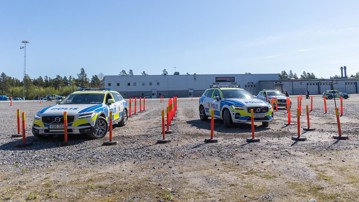 Polisstudenterna övar på lågfarsmanövrering