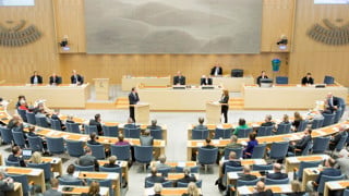 Partiledardebatt. Statsminister Stefan Löfven (S) debatterar med Annie Lööf (C). Foto: Melker Dahlstrand/Sveriges riksdag.