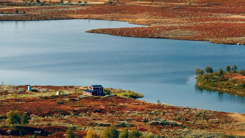 Fjällsjö med Sytertoppen i bakgrunden