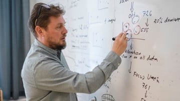 Professor vid Institutionen för matematik och matematisk statistik<br/>Anknuten som övrig/annan befattning till Företagsforskarskolan för samverkan och innovation