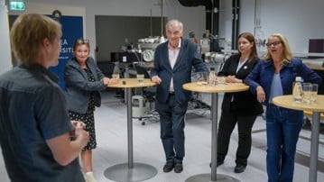 Lotta Edholm höll en presskonferens och berätta de om regeringens nya kvantstrategi.