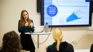 Verena Kohler ger sin pitch på IceLab lunchpitch.
Verena Kohler gives her pitch at the IceLab lunch pitch.