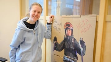 Maja Lindström, PhD student in the Department of Computing Science and IceLab, stands next to the 'Giant Maja' her friends made.