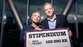 Ursula Werneke och Mikael Ott tar emot Guldpillret 2025 för projektet "LiSIE - Långsiktig forskning om lithiumbehandling vid bipolär sjukdom" i Stockholm, december 2025.
