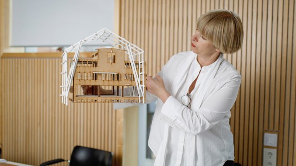 Cornelia Redeker,
Professor vid Arkitekthögskolan vid Umeå universitet
Roll: Katalogansvarig, Prefekt