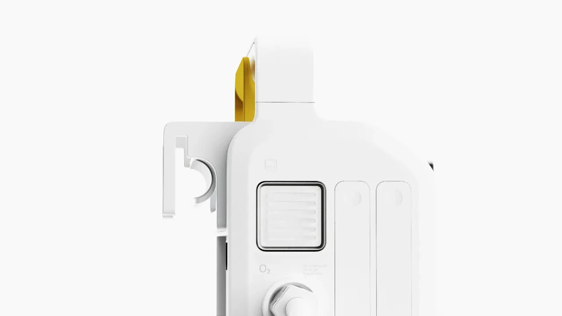 Hot-swappable batteries, air inlet with filter, and O2 inlet.