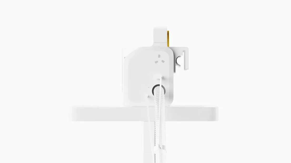 Sterile water inlet, inspiratory outlet & closed-loop monitoring connection.
