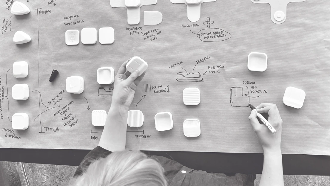Prototyping in real scale throughout the project to evaluate ergonomics and usability.