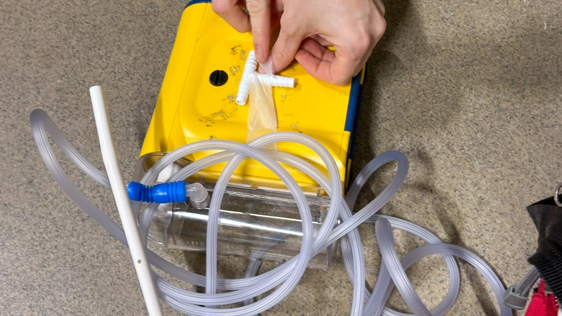 Traditional liquid collection: lose, separate disposable parts, 160g plastic waste per usage.
