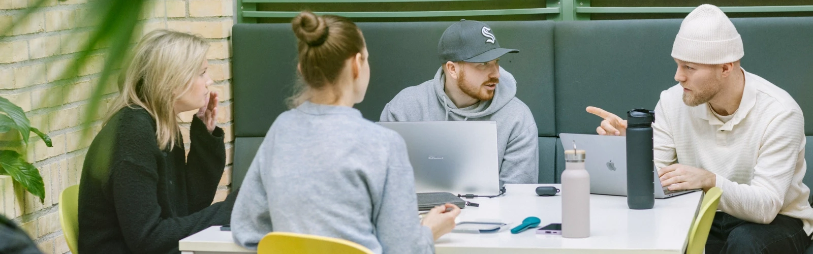 Umeå Universitet, Beteendevetarhuset.  Studenter pluggar.