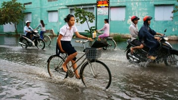 Översvämmad gata I Ho Chi Minh-staden.