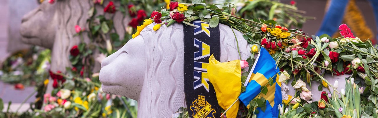 Blommor på Drottninggatan efter terrordådet 2017.