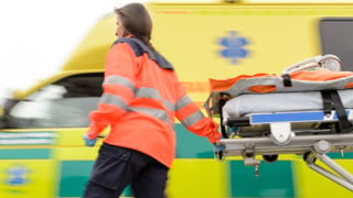 Bild på ambulanssjukvårdare