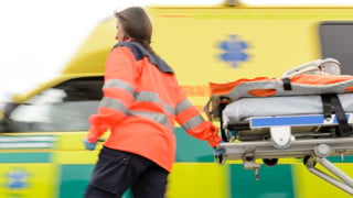 Bild på ambulanssjukvårdare