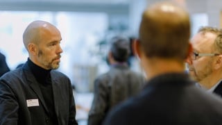 Deltagare samtalar under evenemanget AIMday – en mötesform för forskare, företag och organisationer.
