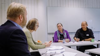 Deltagare samtalar under evenemanget AIMday – en mötesform för forskare, företag och organisationer.