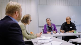 Deltagare samtalar under evenemanget AIMday – en mötesform för forskare, företag och organisationer.