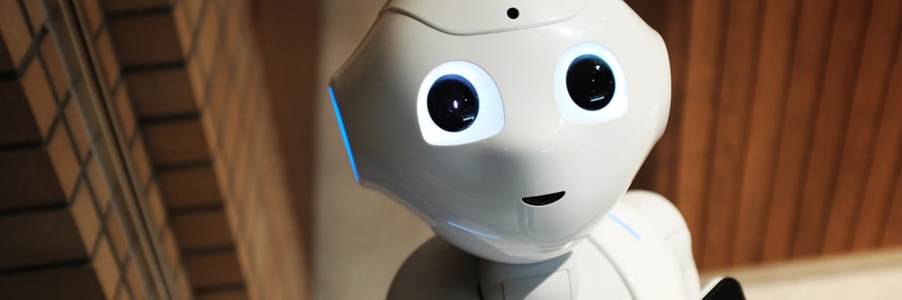 Bilden visar pepper, en robot som används för programmering.