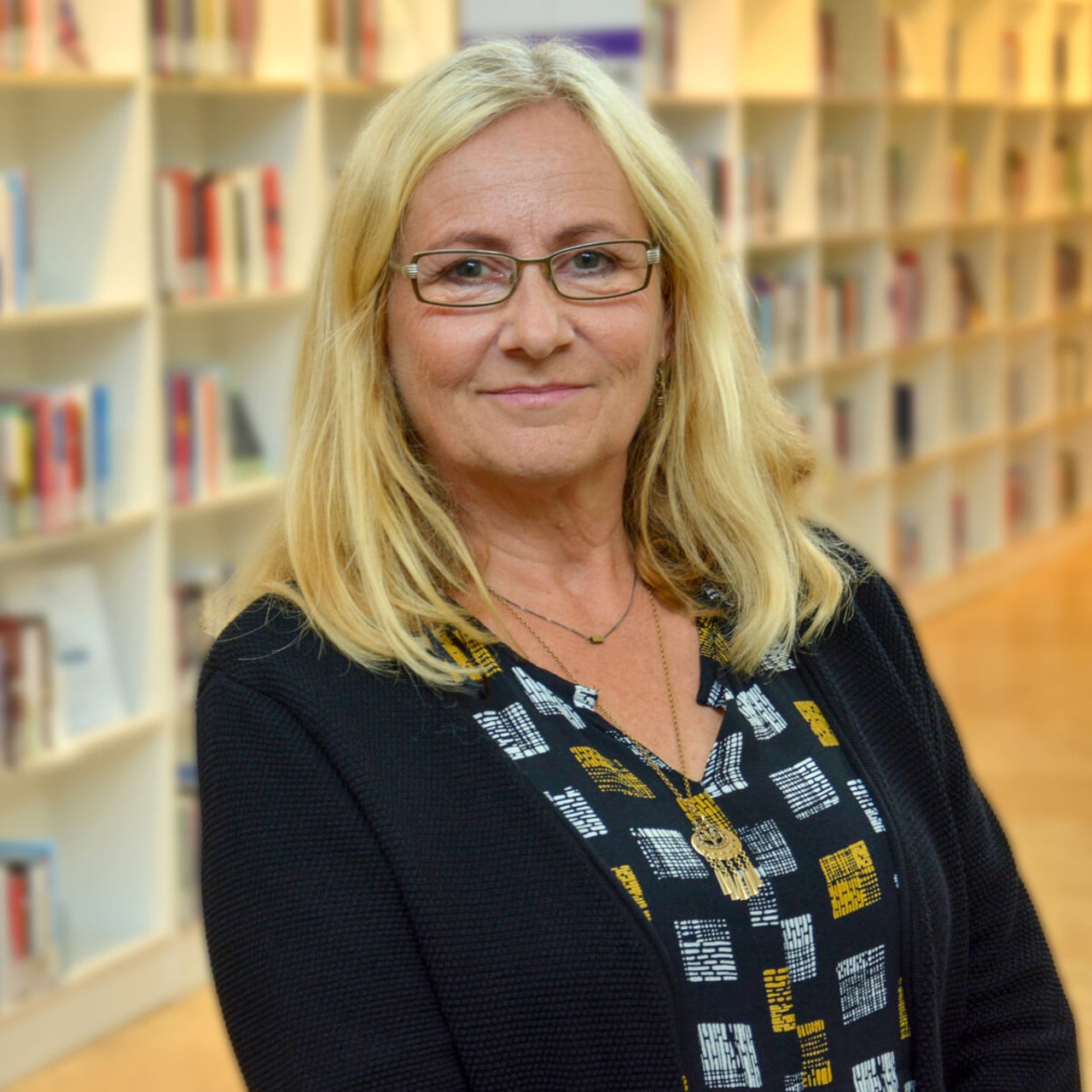 Porträtt från universitetsbiblioteket. Ann Öhman, professor i genusvetenskap, Umeå centrum för genusstudier.