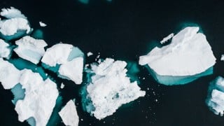 Arktiskt isberg i Sermersooq, Grönland