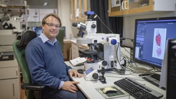 Porträtt på Oliver Billker, anknuten som professor till Institutionen för molekylärbiologi, Umeå universitet.