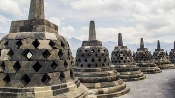 Foto på klockformade byggnader i Indionesien, Borubudur