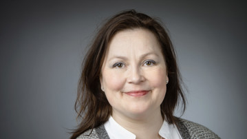 Porträtt på Annika Egan Sjölander, docent och lektor i medie- och kommunikationsvetenskap, Umeå Universitet.
