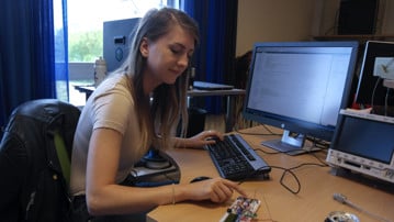 Bild på Frida Granberg, student, högskoleingenjörsprogrammet i elektronik och datorteknik/medicinsk teknik.