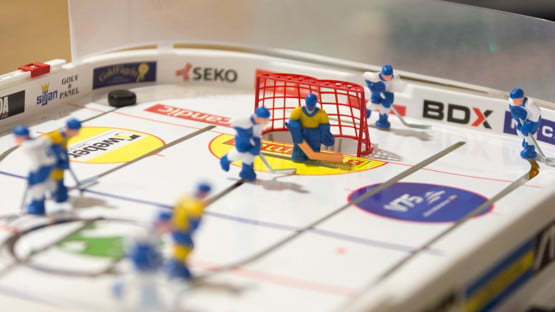 Bordshockeyspel.