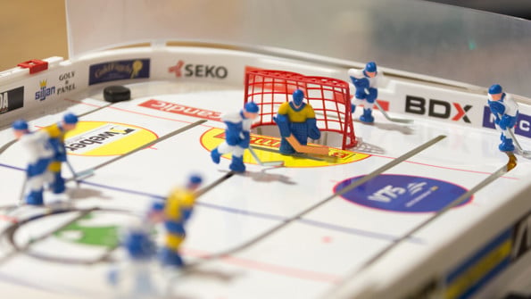 Bordshockeyspel.