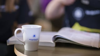 Mugg med Idrottshögskolans logga