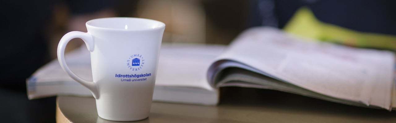 Mugg med Idrottshögskolans logga