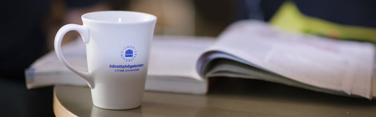 Mugg med Idrottshögskolans logga