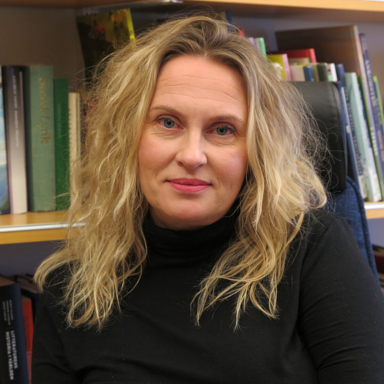 Porträtt på Maria Jönsson, professor i litteraturvetenskap.