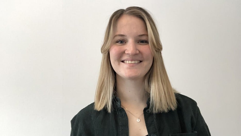 Liggande porträtbild av Amanda Dufberg, student samhällsvetarprogrammet - genusvetenskap