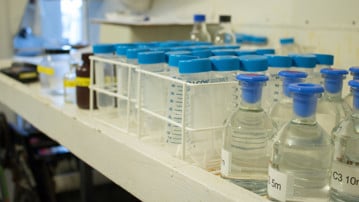 provrör i laboratoriet ombord på fartyget KBV 181