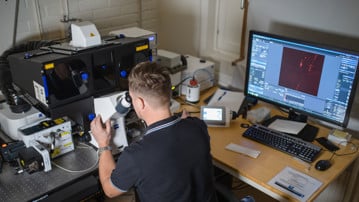 Light microscopy bicu