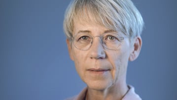 Porträtt på Veronica Lövgren, universitetslektor vid Institutionen för socialt arbete, Umeå universitet.