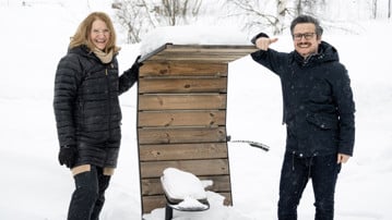 Bild på Maria Fällman och Kemal Avican ute i snön